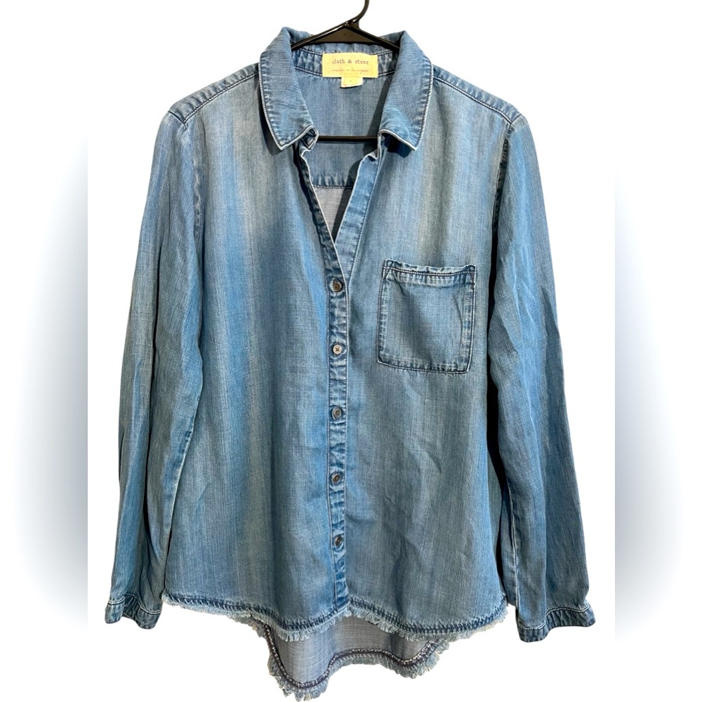Cloth & Stone women’s size L chambray button down with fringed edges top